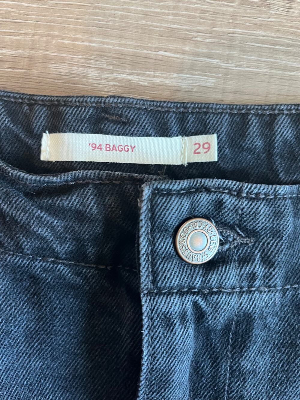 Levi’s 94 Baggy Women’s Size 29 Black Cargo Pockets Drawstring Hem - Picture 3 of 6